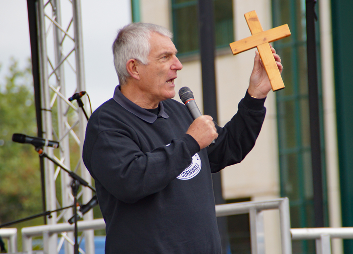 roger and cross